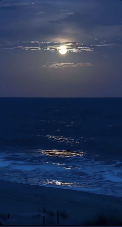 Blue Homescreen Wallpaper, Music Meditation, Ocean Aesthetic, Fotografi Vintage, Sleep Music, Ocean Wallpaper, Iphone Wallpaper Themes, Ocean Themes, Night Aesthetic