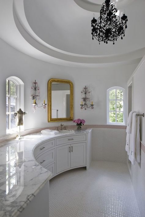 Amazing girls' bathroom with curved walls and round ceiling accented with black chandelier Circular bathroom design with curved vanity Powder Room Modern, Houston Interior Designers, Curved Wall, Round Ceiling, Gorgeous Bathroom, Curved Walls, Home Luxury, Girls Bathroom, Dream Bathrooms