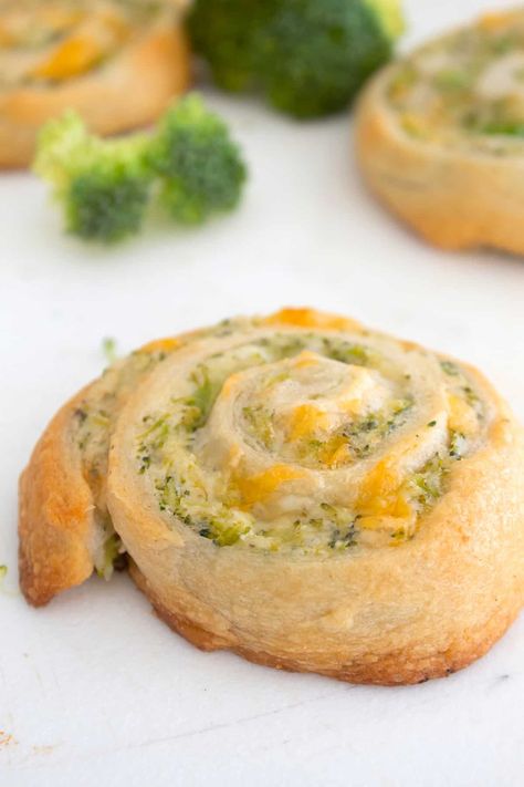 Pinwheel Recipes Crescent Roll, Crescent Roll Broccoli Cheese, Broccoli And Cheese Crescent Rolls, Cresent Roll Toddler Recipes, Broccoli And Cheese Pinwheels, Broccoli Cheddar Crescent Roll, Broccoli Cream Cheese Pinwheels, Healthy Pinwheels Lunch, Broccoli Cheese Roll Ups