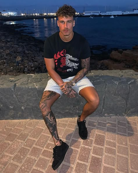 Kori Sampson, Back Tattoos For Guys Upper, Upper Leg Tattoos, Sixpack Boys, Guy Selfies, Tv Reality, Cholo Style, Back Tattoos For Guys, Leg Tattoo Men