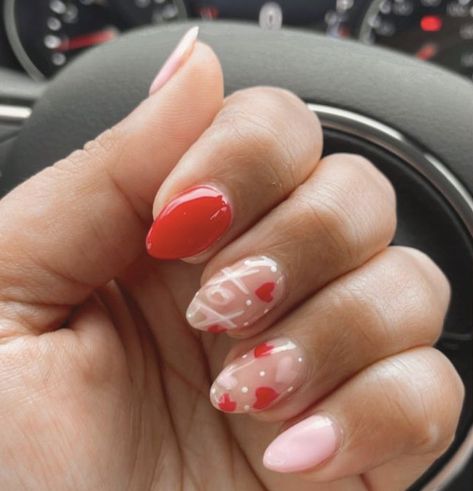 Valentine’s Day Nails Oval Shape, Short Nails Inspiration Valentines Day, Short Valentines Acrylics, Short Round Nails Valentines, Cute V Day Nails, Short Gel Valentines Day Nails, Non Pink Valentines Nails, Squoval Valentine Nails, Simple Pink Valentines Nails