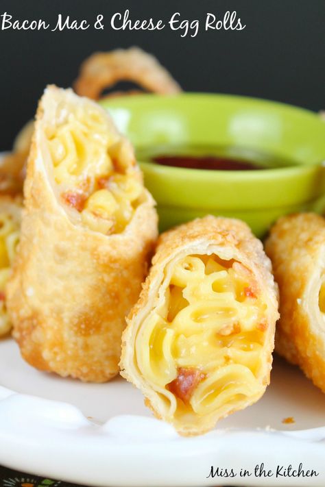 21 Mac And Cheese Recipes That Will Blow Your Kids' Minds Cheese Egg Rolls, Best Mac N Cheese Recipe, Bacon Mac And Cheese, Bowl Party Food, Egg Roll Recipes, Superbowl Party Food, Mac Cheese, Super Bowl Food, Snacks Für Party