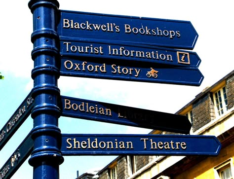 When in Oxford, which way to go first? Oxford Law, Harrow School, Oxford Student, Dream University, All Souls Trilogy, Paris Geller, Souls Trilogy, Dark Acadamia, University Of Oxford