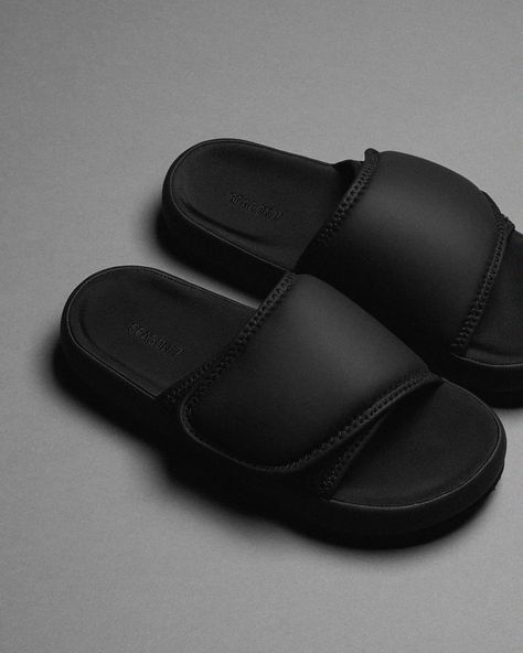 ew YEEZY Season 7 Slides are available online now (£129). #YEEZ Pigeon Nest, Yeezy Season 6, Logomark Design, Yeezy Season, Yeezy Slides, Knit Stockings, Nike Wallpaper, Girly Shoes, Slides Sandals