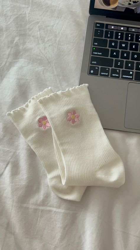 Cute Socks Aesthetic, Aesthetic Socks, Classy Purses, Pretty Socks, Socks Aesthetic, Skechers D Lites, Flower Socks, Artsy Aesthetic, Heart Socks