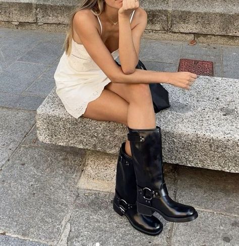 Ultimate Guide To Biker Boots: Styling Them All Year Round - BYSHAR Styling Calf Length Boots, Motorcycle Boots With Dress, Black Motorcycle Boots Outfit, Cool Black Boots, Biker Boot Outfits For Women, Summer Outfit Boots, Knee High Biker Boots Outfit, Moto Boots Outfit Summer, High Boots Summer Outfit