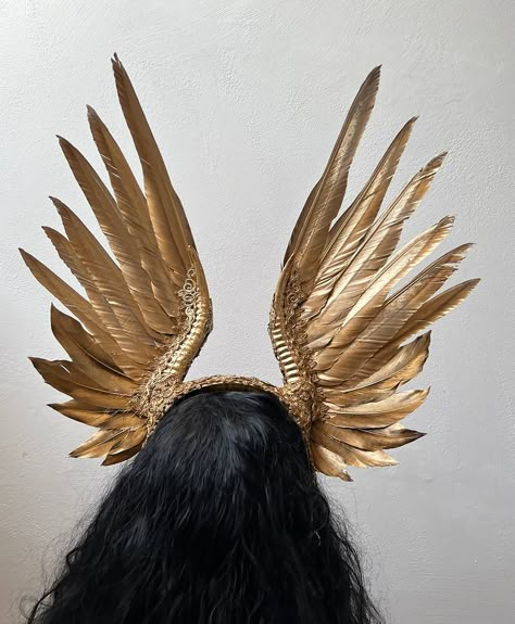 Feather Headpiece Diy, Sun God Costume, Winged Headpiece, Greek Mythology Costumes, Mythology Costumes, Cosplay Headpiece, God Costume, Diy Angel Wings, Fantasy Ball