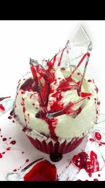 Halloween cupcakes Dexter Cupcakes, Halloween Fingerfood, Menu Halloween, Halloween Food Cupcakes, Dessert Halloween, Sugar Glass, Red Velvet Cake Mix, Red Velvet Cheesecake, Halloween Cake