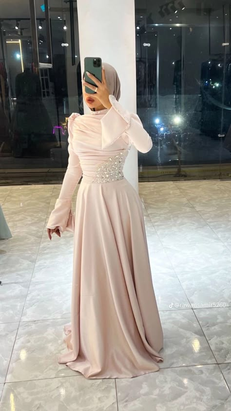 Simple Hijab Dress For Graduation Party, Hijab Dress Party Engagement Simple, Wedding Guest Outfit Pakistani, Dresses Soirée Hijab, Soiree Dresses For Hijab Classy, Sorie Dresses, Hijab Dress Party Engagement, Hijab Dresses Soiree, Hijabi Wedding Guest Outfit