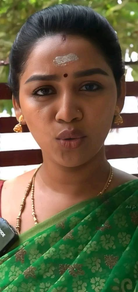 Gayatri Yuvaraj Face, Gayathri Yuvaraj, Prince Jewellery, Hello Wallpaper, Sneha Actress, Priya Bhavani Shankar, Big Nose Beauty, Serial Actress, Big Nose