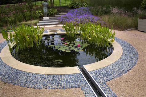 Circular pond with clean lines, surrounded by blue-ish river rock and pea gravel Circular Water Feature, Cottage Patio, Outdoor Ponds, Outdoor Water Features, Video Garden, Fountains Backyard, Pond Landscaping, Natural Pond, Backyard Water Feature