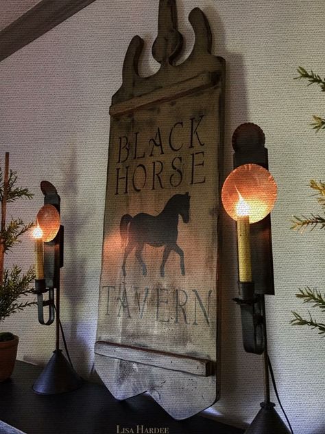 Antique Signs Wood, Primitive Interior Design, Colonial Tavern, Tavern Room, Antique Trade Sign, Sign Design Ideas, Tavern Decor, Primitive Lamps, Primitive Interiors