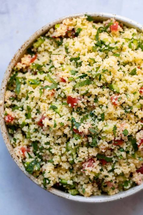 A simple tabbouleh recipe made with couscous and lots of fresh veggies and herbs. Light and fresh and perfect for a healthy lunch or a dinner side dish! Couscous Tabbouleh, Simple Couscous Recipes, Tabbouleh Salad Recipe, Tabbouleh Recipe, Pick A Side, Bon Appetite Recipes, Tabbouleh Salad, Couscous Recipes, Dinner Side