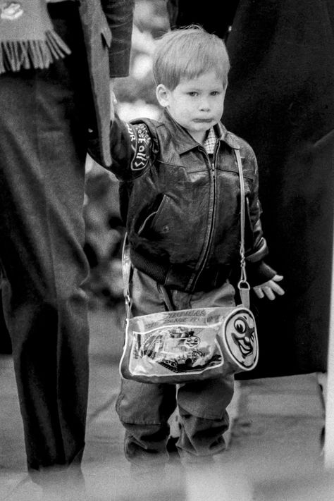 December, 1987 ~ Harry is unsure about the bag choice.   - TownandCountryMag.com Diana Son, Princ Harry, Prince Harry Of Wales, Photos Of Prince, Prins Harry, Principe William, Prince Harry And Megan, Princess Diana Family, Prinz Harry