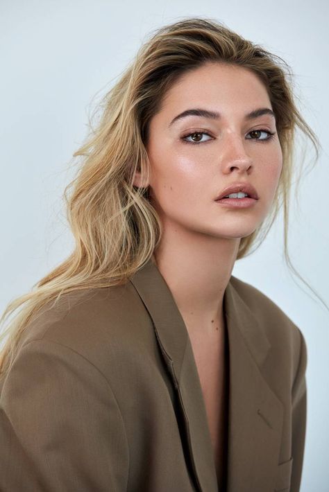 Actress Madelyn Cline Is Sarah Cameron in ‘Outer Banks’ – WWD Madelyn Cline, Smink Inspiration, Hot Wheel, Going For Gold, Irina Shayk, Girl Crushes, Selena Gomez, Pretty Woman, Beauty Women