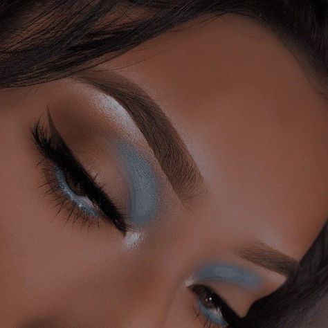 Makeup For Droopy Eyelids, Prom Makeup Blue Eyes, Nightclub Makeup, Baby Blue Eyeshadow, Navy Blue Makeup, Prom Makeup For Brown Eyes, Ball Makeup, Uk Makeup, Silver Eye Makeup