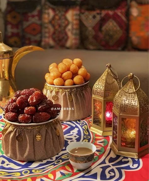 Eid Ul Fitr Decorations, Ramadan Table Decor, Ramadan Recipes Iftar, Ramadan Desserts, Ramadan Photos, Decoration Ramadan, Ramadan Cards, Eid Food, Iftar Party