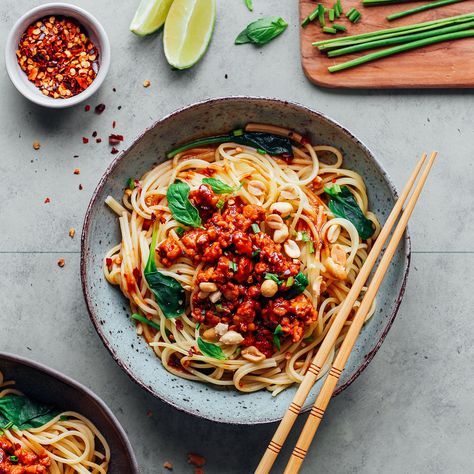 Dan Dan noodles with tempeh Tempeh Scramble, Noodle Photography, Asian Food Photography, Dan Dan Noodles, Mapo Tofu, Food Photoshoot, Food Photography Tips, Food Photography Inspiration, God Mat