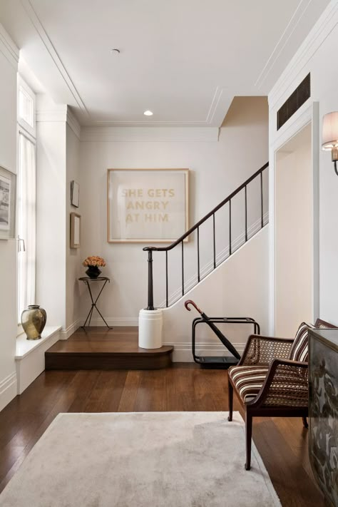 Manhattan Townhouse, West Village Townhouse, Entryway Stairs, Townhouse Interior, Frank Lloyd Wright Design, New York Homes, Neo Classic, Interior Architect, Deco Furniture