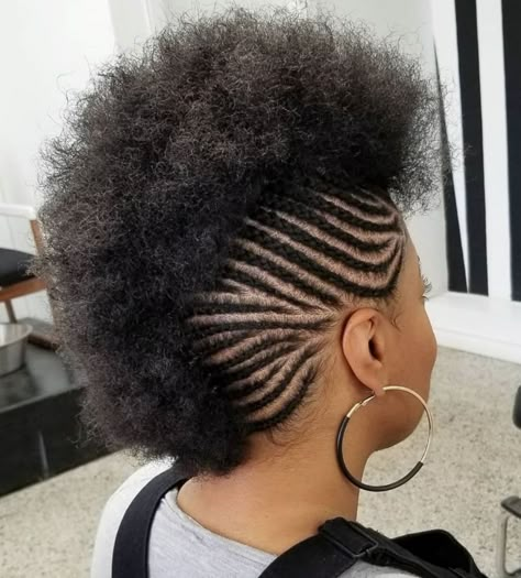 Mohawk With Braided Sides For Natural Hair Natural Mohawk, Natural Hair Mohawk, Braided Mohawk Hairstyles, Braided Mohawk, Side Cornrows, Braid Hairstyle Ideas, Cabello Afro Natural, Mohawk Styles, Tan Skin Blonde Hair