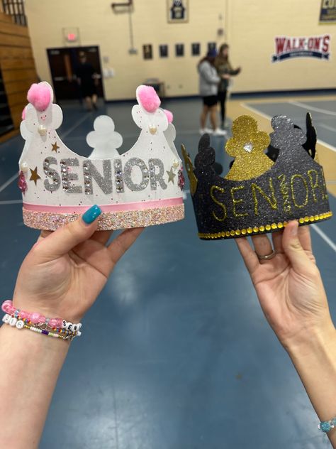 Senior Crown Ideas For Boys, Senior Crown Ideas Diy High Schools, Things To Say To Him, Prom Activities, Senior Year Bucket List, Farewell Decorations, Senior Year Diy, Year Bucket List, Senior Crown Ideas