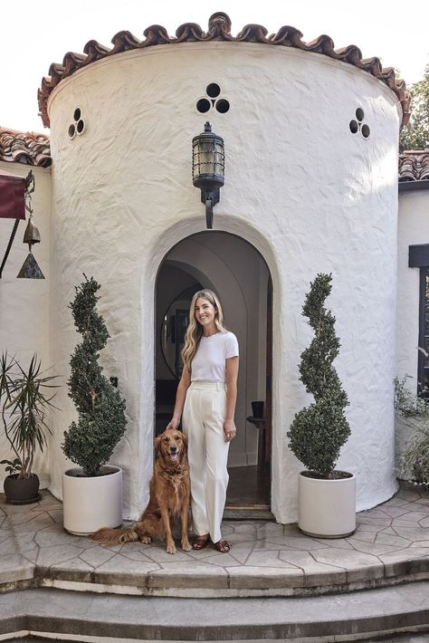 hollywood house tour elizabeth law California Spanish Style Interior, Santa Barbara Style Interiors, Old Spanish Style Homes, Spanish Revival Interior, Spanish Style Home Interior, Santa Barbara House, Hollywood House, Law Design, Mediterranean Revival Style