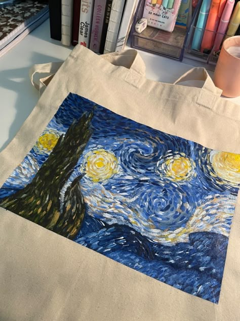 Starry night painting on a tote bag, cool artistic affordable tote bag for sale Starry Night Tote Bag, Decorating Tote Bags Ideas, Painting On Bags Ideas, Painted Tote Bag Aesthetic, Custom Tote Bag Aesthetic, Tote Bag Art Painting, Aesthetic Tote Bag Painting, Painting On Tote Bags, Painted Tote Bag Ideas