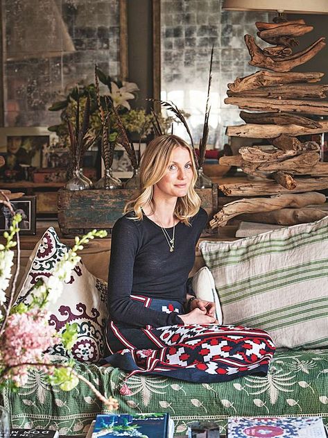 London School Of Fashion, Willow Crossley, Fashion Journalist, British Interior, Fashion Promotion, Green Farm, Cottage Inspiration, Flower Arranging, English Countryside