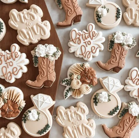 Cowboy Boot Bridal Shower Cookies, Boho Western Cookies Decorated, Country Wedding Cookies Decorated, Rustic Western Bridal Shower Ideas, Western Wedding Desserts, Rustic Bridal Shower Cupcakes, Engagement Party Ideas Western, Rustic Bridal Shower Cookies Decorated, Western Theme Wedding Shower Ideas