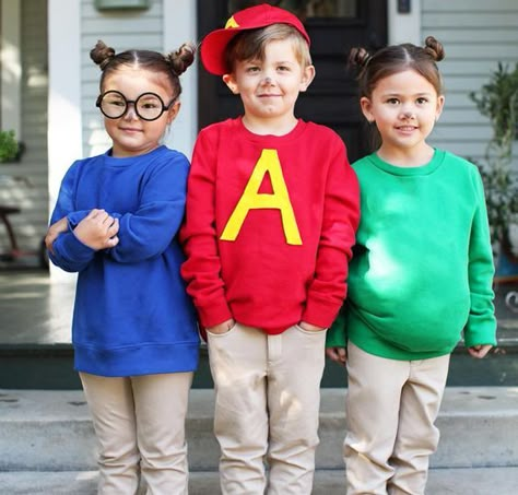 No-Sew DIY Alvin and the chipmunks Kids Costume | Primary.com The Chipmunks Costume, Chipmunks Costume, Pokemon Family, Diy Costumes Kids Boys, Harry Potter Kostüm, Sew Halloween Costume, Boys Halloween Costumes, Best Friend Halloween Costumes, Halloween Costumes Diy