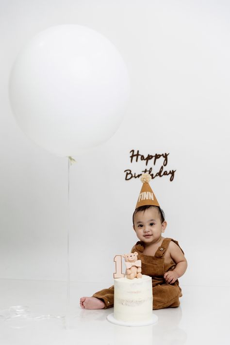 Simple 1st Birthday Photoshoot, 1st Birthday Photoshoot Boy, First Birthday Boy Photoshoot, Happy Birthday Photoshoot, 1st Bday Photoshoot, Birthday Moodboard, 1st Bee Day, Bday Photoshoot, 1st Birthday Photoshoot