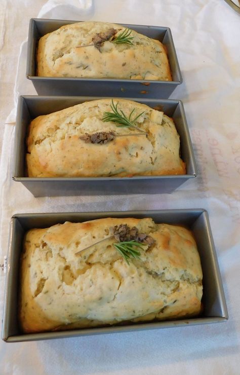 Lavender Bread Recipe, Lavender Bread, Wedding Snack Bar, Wedding Snack, Loaf Bread Recipe, Lavender Cookies, Rosemary Recipes, Rosemary Bread, Edible Flowers Recipes