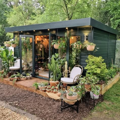 Tiny House With Plants, Summer House Small Garden, Tiny Home Garden Ideas, Garden House Interior Design, Tiny Home Garden, Small Garden Studio, Lots Of House Plants, Art Studio In Garden, Garden Studio Design