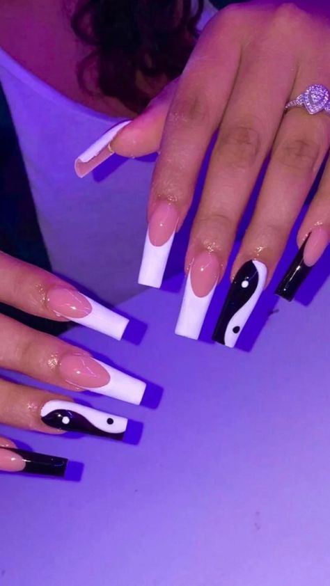 Cute Simple Nails Acrylic Coffin Long, Smeduiem Acrylic Nails, Acrylic Nails Astethic, Bestie Acrylic Nails, Cute Nails Long Coffin, Back To School Nails Long Square, Mail Inspo Long, Cute Nails Designs For Acrylics, Cute Acrilyc Nail Ideas