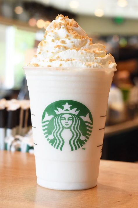 As far as Mondays go, Starbucks just made ours WAY better with these surprises! Vinalla Bean Frappuccino, Starbucks Strawberry Frappuccino, Starbucks Bottled Frappuccino, S’mores Frappuccino, Starbucks’s Frappe, Frappuccino Flavors, S’mores Frappuccino Starbucks, Starbucks Hot Chocolate, Pumpkin Spice Frappuccino