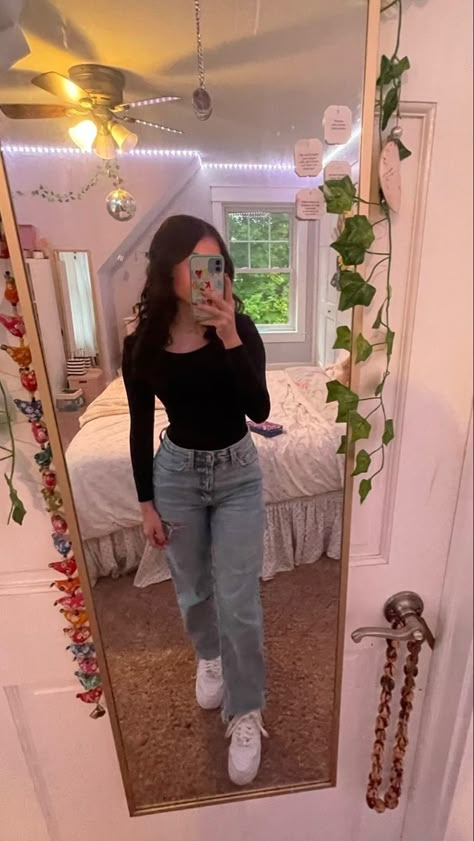 Cute Basic Jean Outfits, Outfits With American Eagle Jeans, American Outfits Women, Cute American Eagle Outfits, Cute Bodysuit Outfits, Style Leggings Outfit, Basic Girl Outfits, American Style Outfit, American Eagle Jeans Outfit