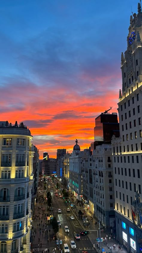 Madrid Aesthetic, City Life Aesthetic, Spain Aesthetic, Madrid City, Pretty Landscapes, City Aesthetic, Madrid Spain, Travel Goals, Spain Travel