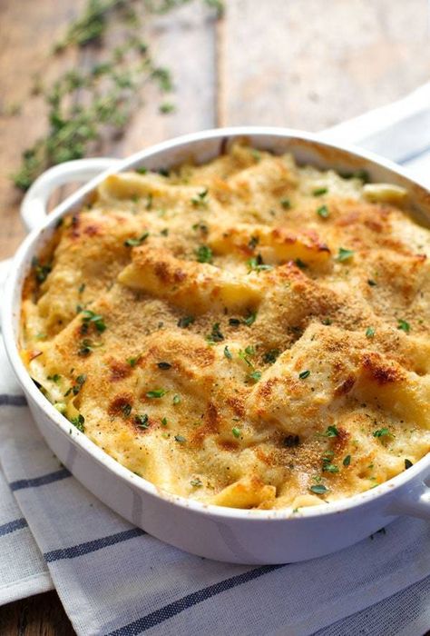 This Garlic Parmesan Chicken Lasagna Bake is made by quickly layering lasagna, chicken, peas, a creamy homemade sauce, and cheese. #dinnerrecipe #yum #chicken #recipe | pinchofyum.com Layering Lasagna, Baked Lasagna Recipe, Lasagna Bake, Lasagna Chicken, Chicken Peas, Creamy Garlic Parmesan Sauce, Seafood Lasagna, Baked Lasagna, Pinch Of Yum