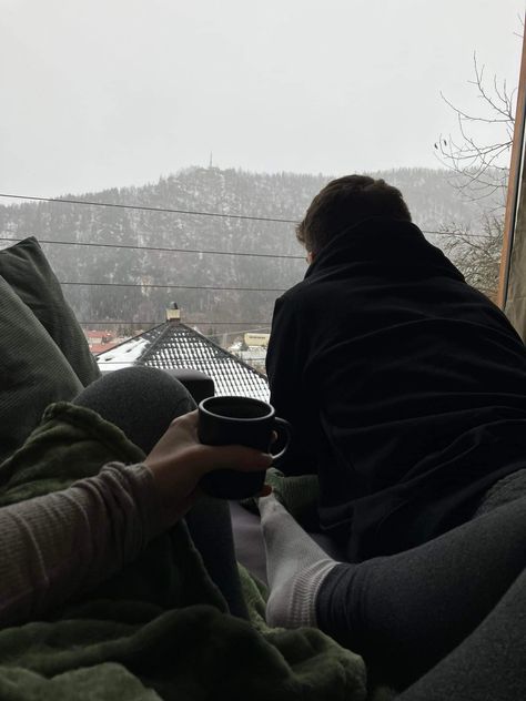 Romantic Winter Vacation, Cozy Cabin Aesthetic Couple, Winter Cabin Aesthetic Couple, Winter Cabin Couple, Cozy Couple Aesthetic Faceless, Cabin Trip With Boyfriend, Winter Couples Aesthetic, Domestic Aesthetic Couple, Cabin Aesthetic Couple