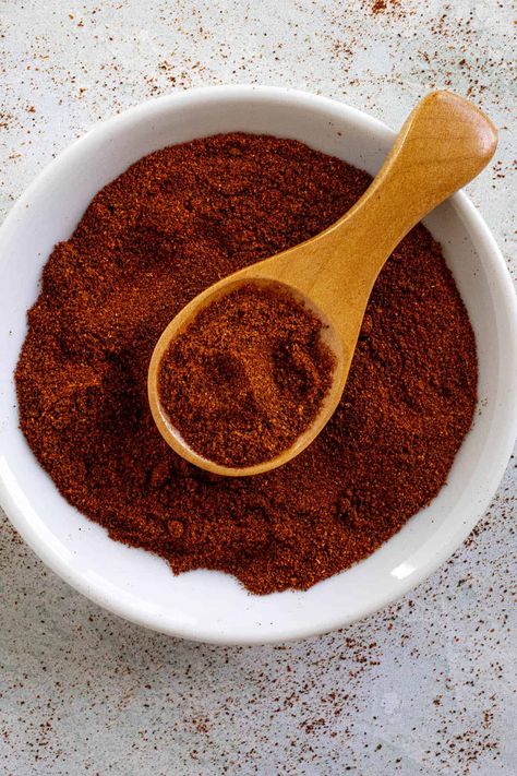 How to Make Chipotle Powder - Homemade Chipotle Powder Recipe Mexican Chili Powder Recipe, Chipotle Chili Powder Recipes, Jalapeno Powder Recipes, Dried Chipotle Pepper Recipes, Chipotle Spice Recipe, Chipotle Powder Recipe, Chilli Powder Recipe, Chipotle Chili Recipe, Chili Powder Recipe