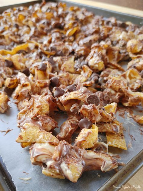 Peanut Butter Chocolate Frito Munch Chips And Chocolate, Candy Bark Recipes, South Your Mouth, Fritos Corn Chips, Crunchy Peanut Butter, Chex Mix Recipes, Candy Bark, Chocolate And Peanut Butter, Peanut Butter Desserts