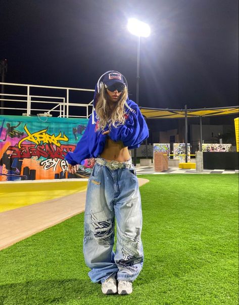 Y2k Womens Fashion Hip Hop, How To Get Baggy Jeans, 2000s Fashion Baggy Pants, Y2k Streetwear Women, Shein Baggy Outfits, Y2k Jorts Baggy, Street Y2k Outfits, Streetwear Baggy Outfits, Baggy Y2k Style