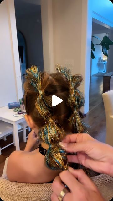 Angela Lanter on Instagram: "These tinsel bubble braids were a ⭐️HUGE HIT⭐️ at our house for July 4th, so you know I had to film it for y’all!  This will now be a highly requested hairstyle because Kenny wouldn’t let me take these braids out for two days after. Running to buy tinsel in new colors to create more tun summer hairstyles.  #bubblebraid #hairstyles #hairtinsel #crazyhairday #founditonamazon #hairtutorial #littlegirlhairstyles #bubblebraids" Bubble Braid With Braiding Hair, Space Buns With Tinsel, Tinsel Hair Braid, Tinsel Bubble Braids, Bubble Braids With Tinsel, Colorful Bubble Braids, Hair Tinsel Updo, Bubble Braids With Extensions, Hair Tinsel Braids