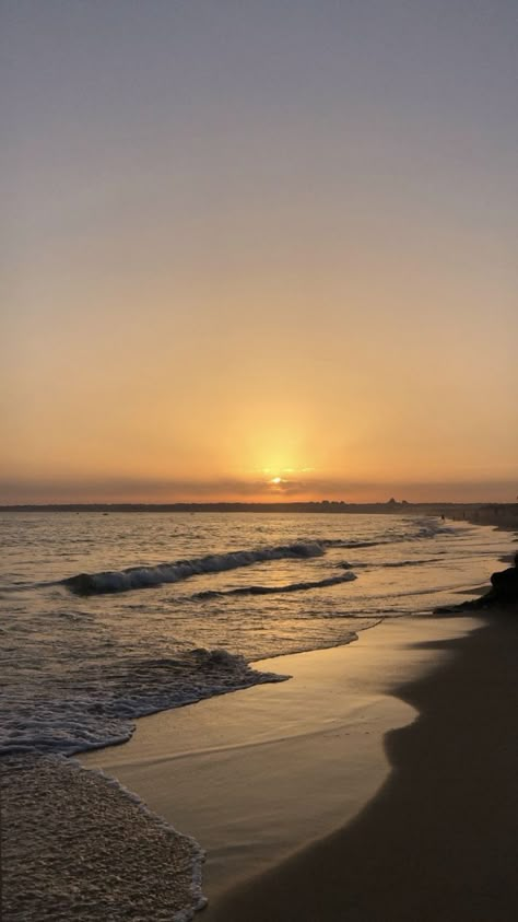 Dark Purple Wallpaper, Beach Sunset Wallpaper, Wallpaper Iphone Summer, Sky Photography Nature, Scenery Pictures, Night Scenery, Pretty Landscapes, Sunset Wallpaper, Pretty Sky