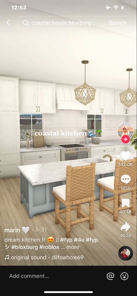 Coastal Kitchen Backsplash Bloxburg Code, Beach Kitchen Bloxburg, Bloxburg Layout Coastal, Costal Bathroom Bloxburg Ideas, Coastal Bloxburg Dining Room, Bloxburg Beach House Kitchen Ideas, Beachy Kitchen Bloxburg, Bloxburg Summer Kitchen, Bloxburg Kitchen Ideas Coastal