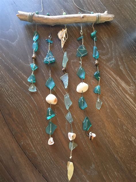 sea glass art ideas - Yahoo Image Search Results Seaglass Mobile, Seaglass Suncatcher, Beautiful Seashells, Driftwood Mobile, Driftwood Diy, Wind Chimes Craft, Glass Mobile, Beach Glass Crafts, Camp Lake