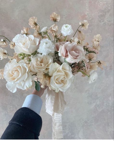 Cream Color Bouquet, Boho Wedding Florals Bouquets, White And Cream Wedding Florals, Ethereal Floral Arrangements, Vintage Wedding Florals, Minimalist Glam Wedding, Muted Pastel Wedding, December Wedding Flowers, Classic Wedding Colors