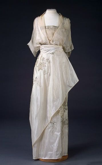 i love the asymmetry Fashion 1910, Anna Pavlova, 1910s Fashion, Historic Fashion, Edwardian Dress, Lucille Ball, Antique Dress, Retro Mode, Vestidos Vintage