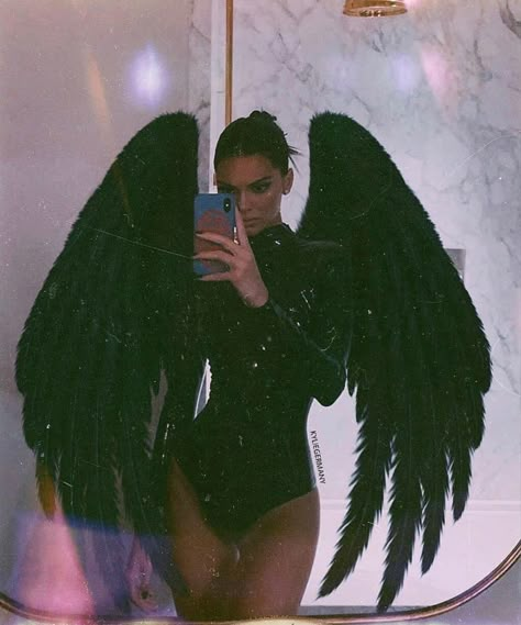 Kendall Jenner Halloween costume dark angel. Oversized black wings and bodysuit. Instagram inspiration baddie aesthetic. Bad girl Vibes Halloween inspiration #halloween Dark Angel Halloween, Dark Angel Halloween Costume, Angel Halloween Costume, Angel Halloween, Black Angel Wings, Black Angel, Spooky Szn, Halloween Costume Outfits, Fantasias Halloween