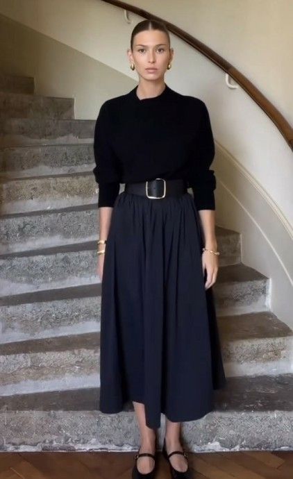 Aline Skirt Outfit Work, Modest Chic Outfits Classy, Midi Dress Winter Outfit, Aline Skirt Outfit, Full Skirt Outfit, A Line Fashion, Maxi Skirt Casual, Rok Outfit, Black Skirt Outfits